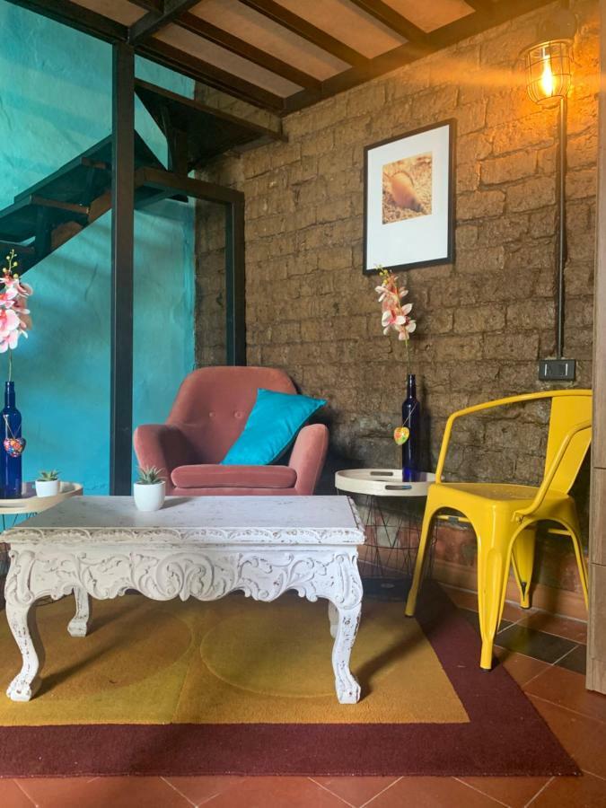 Moonshine Boutique Hostal *