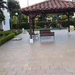 Habitación excelente ubicación piscina parqueadero