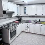 Zona Rosa Barrio Granada - Apartamento Grande Y Comodo - Cozy Large Apartment Near Tourist Attractions