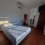 Aparta Estudio Centrico - La Flora