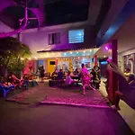 Hostal Pelican Larry
