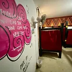 Hostal Pelican Larry