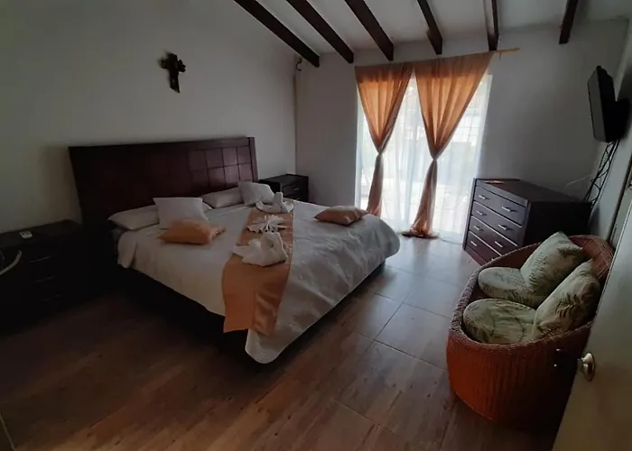 Hotel Jade Imbanaco