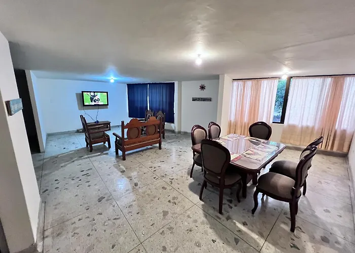 Zona Rosa Barrio Granada - Apartamento Grande Y Comodo - Cozy Large Apartment Near Tourist Attractions