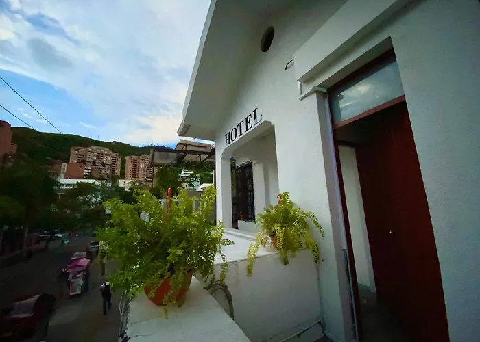 Glam Hotel