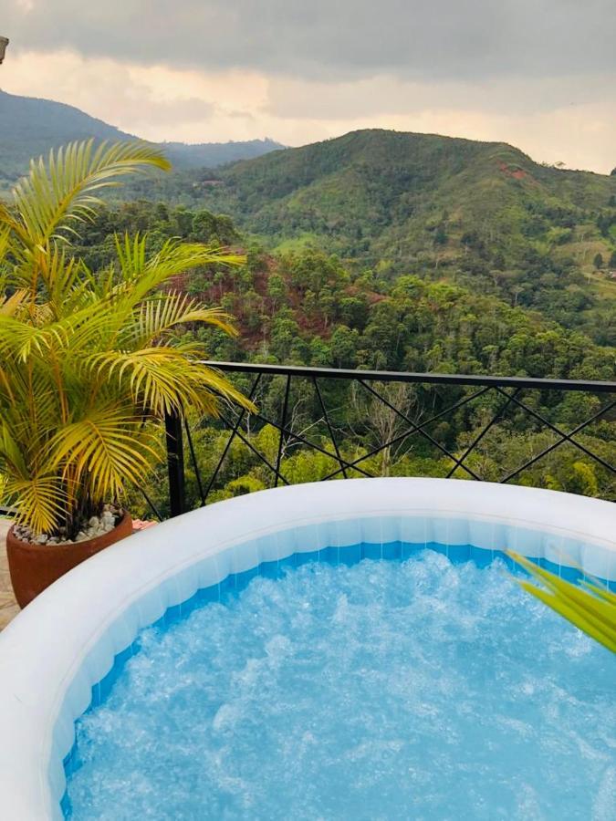 Leona Casa Glamping Chalet Cali