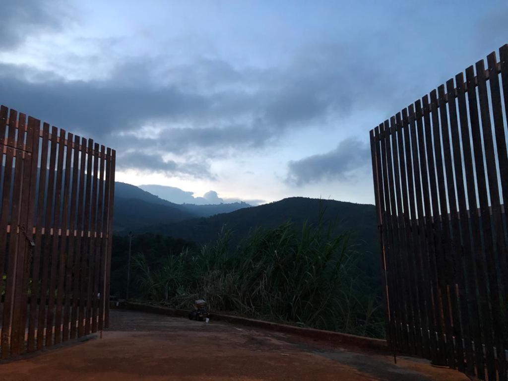 Leona Casa Glamping Cali