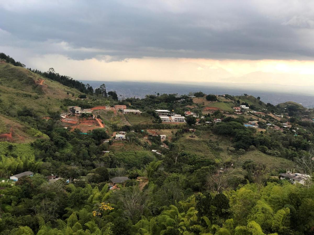 Leona Casa Glamping Cali