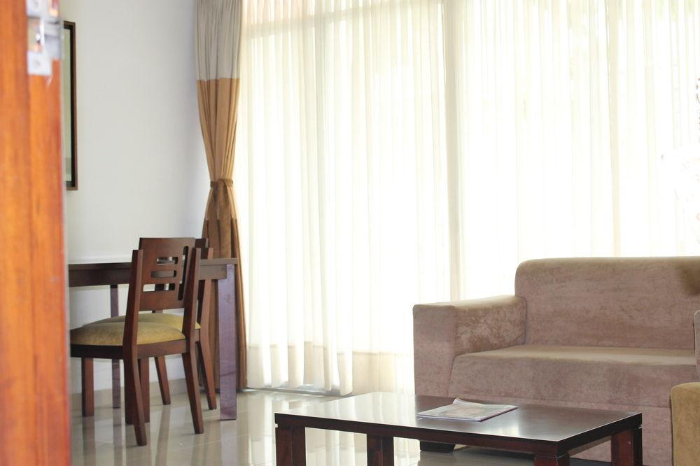 Cuarta Avenida Hotel