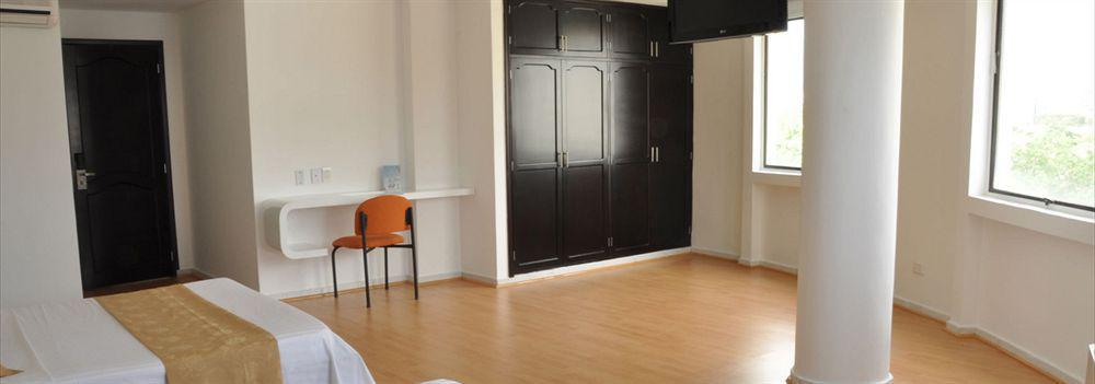 Metropolis Plaza Hotel 3*