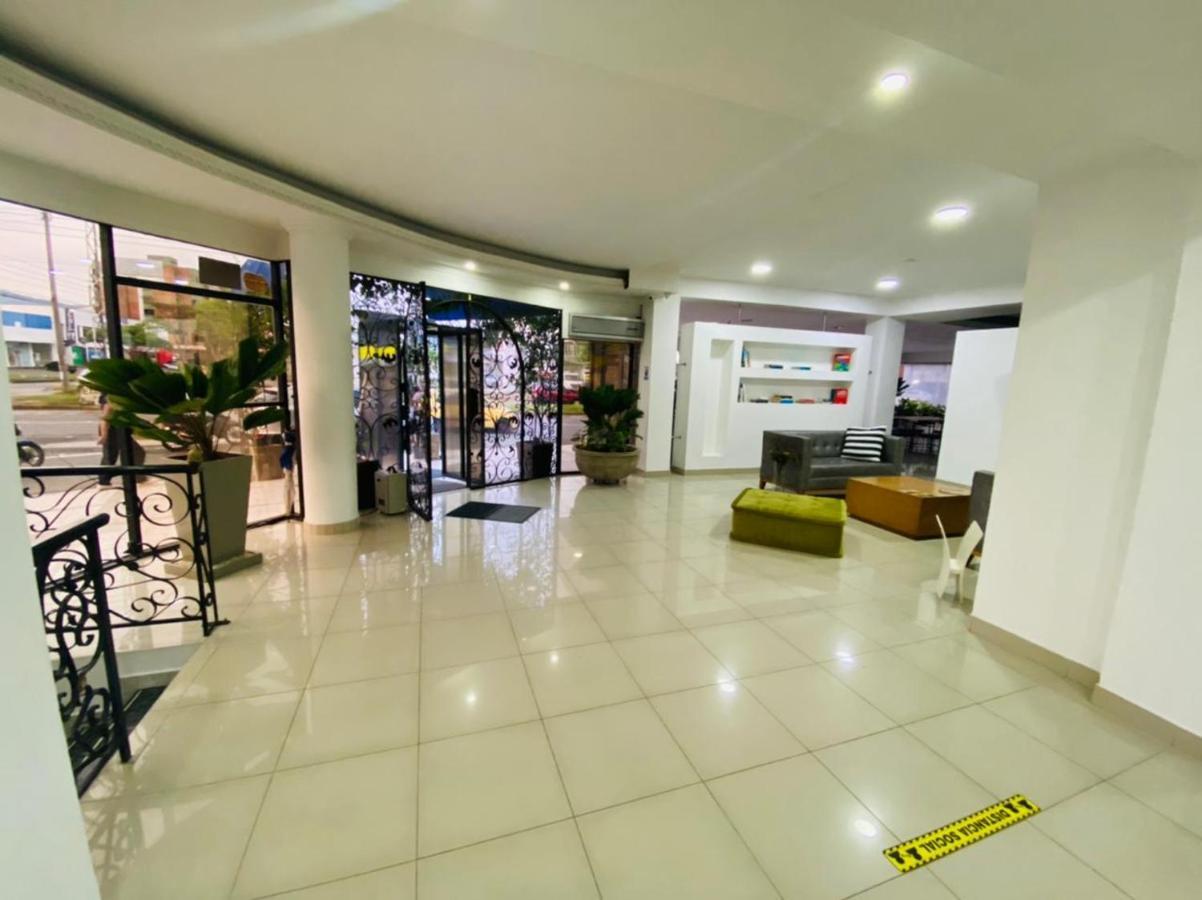 Metropolis Plaza 3*