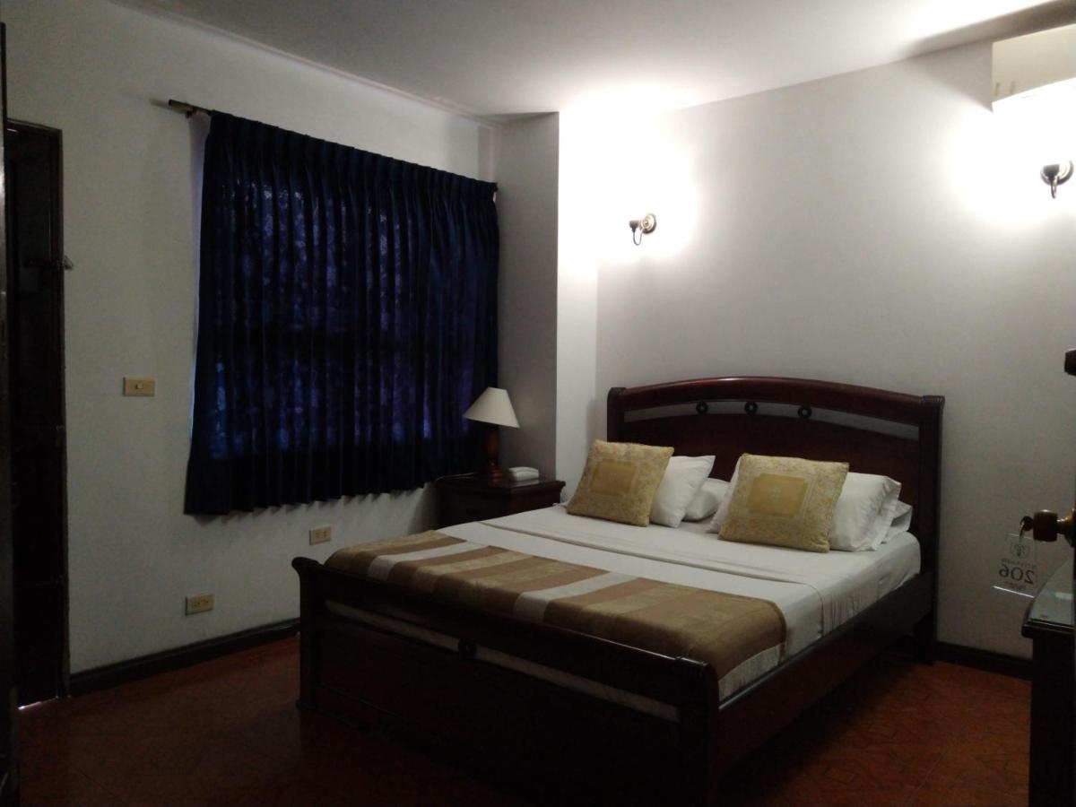 Rivera Plaza 3*