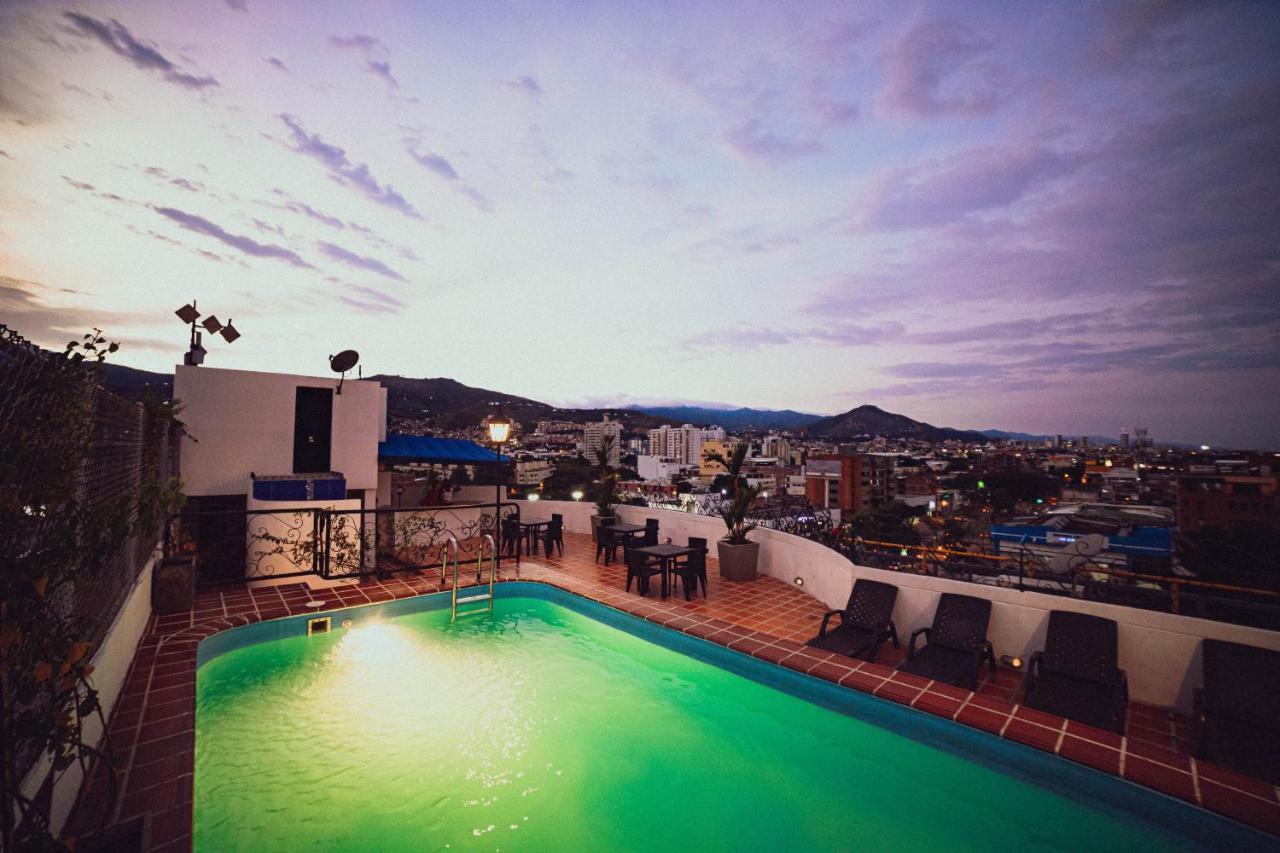 Metropolis Plaza 3*