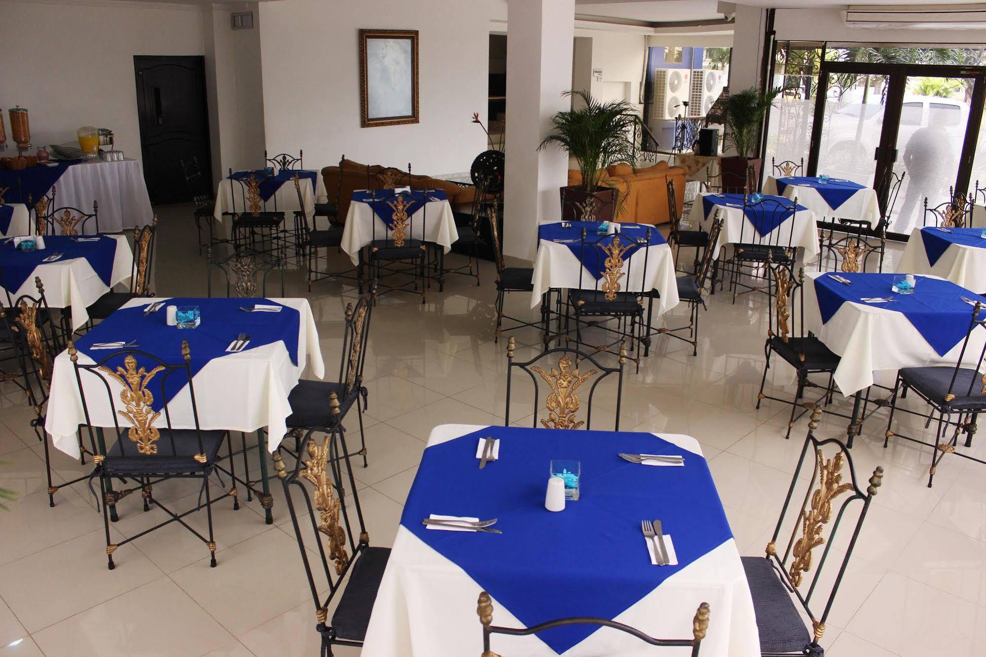Metropolis Plaza Hotel 3*