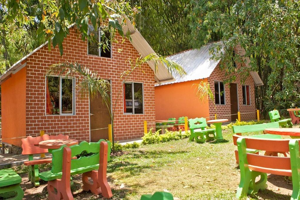 Centro Vacacional El Saman * Cali