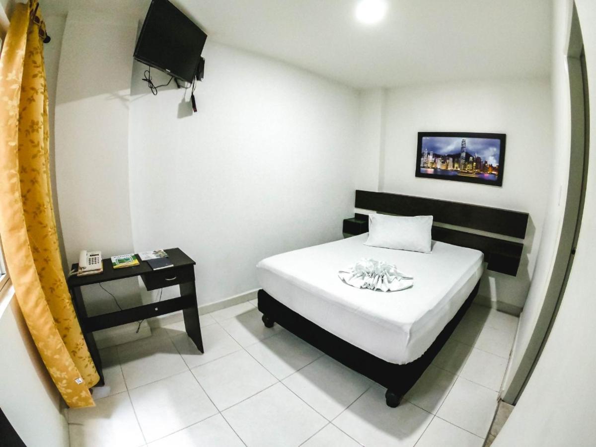 Black & White Hotel