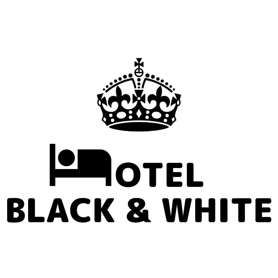 Black & White Cali