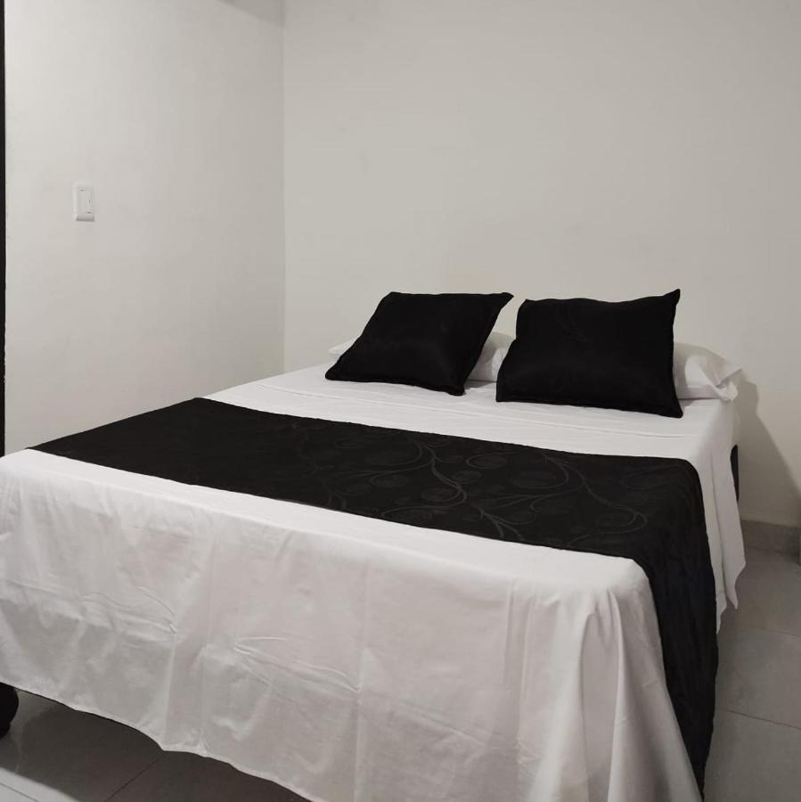 Black & White Hotel *