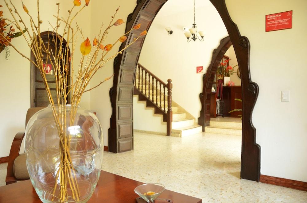 Karlo Hotel Cali