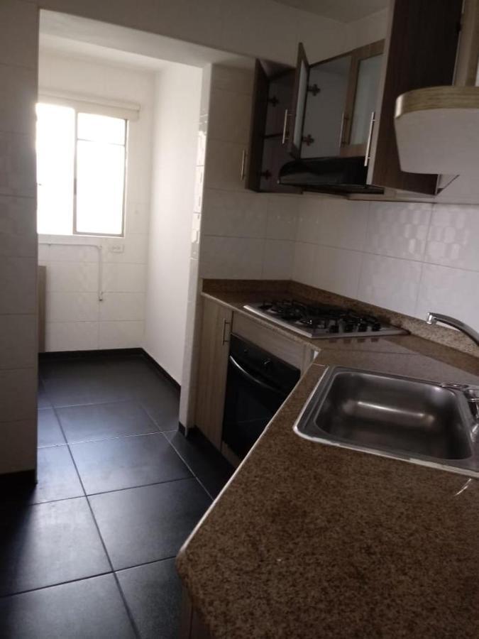 Habitación Excelente Ubicación Piscina Parqueadero
