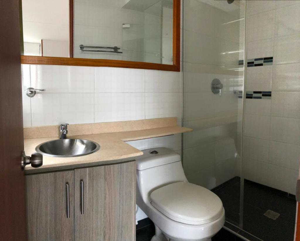 Habitación en casa particular Habitación Excelente Ubicación Piscina Parqueadero Cali