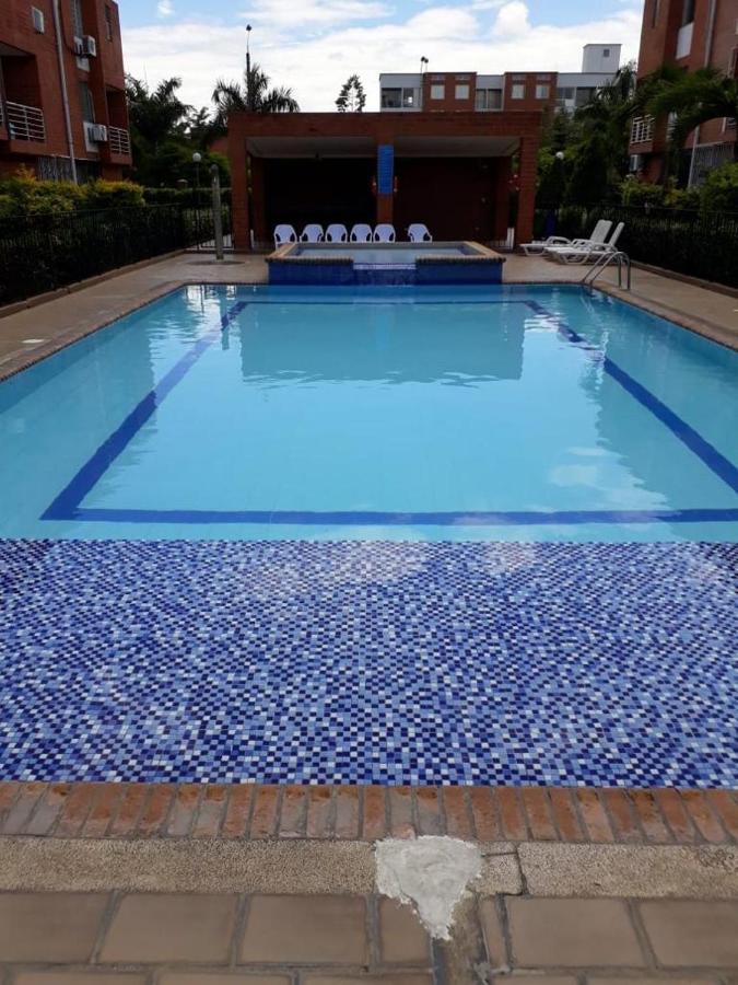 Habitación en casa particular Habitación Excelente Ubicación Piscina Parqueadero