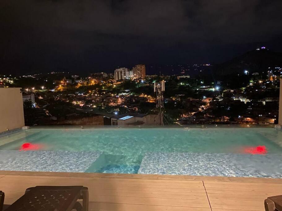 Apartamento Apartamento De 2 Pisos Muy Bien Ubicado. Cali