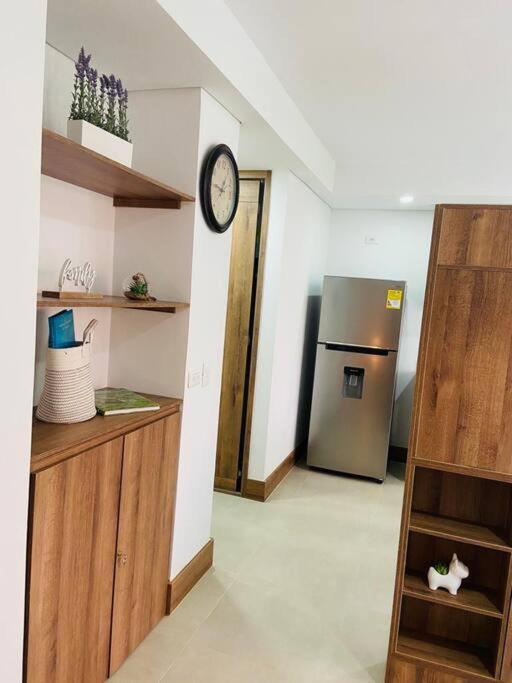 En Granada Con Piscina, Turco, Estacionamiento Apartamento Cali