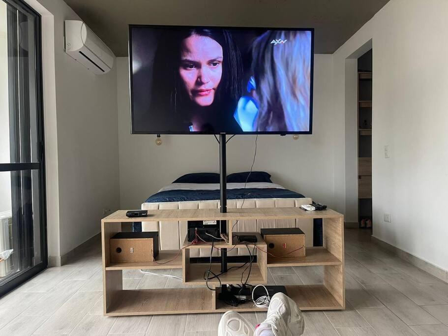Nuevo Y Moderno Estudio