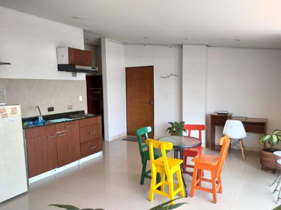 Apartment Luminoso Con Balcon Cali