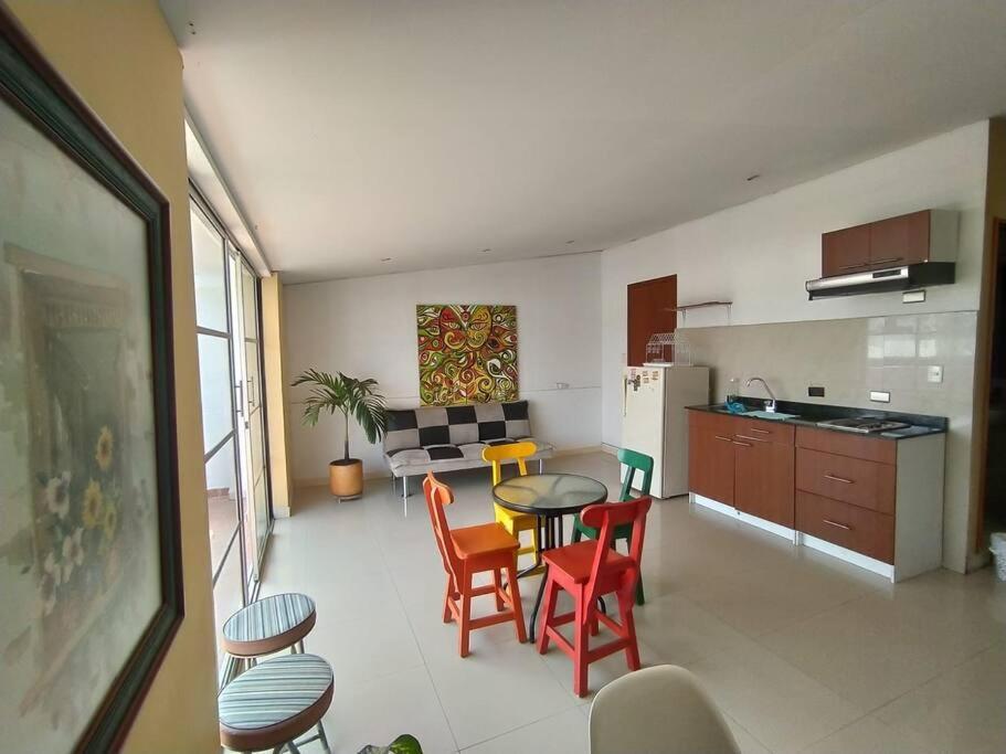 Apartment Luminoso Con Balcon Cali