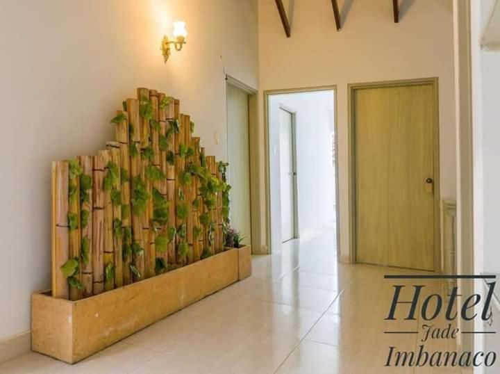 Jade Imbanaco Hotel *