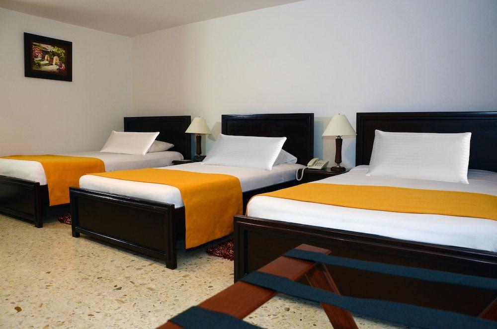 Hotel Karlo 3*