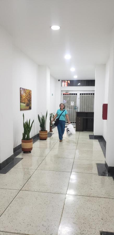 Mom's House Granada Cali
