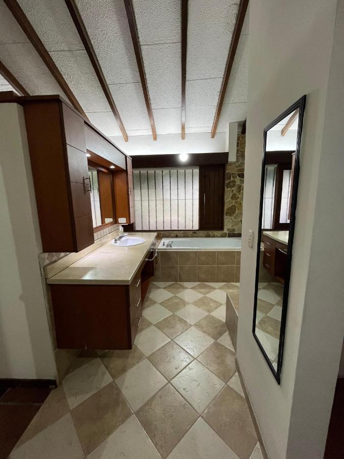 Habitación en casa particular Comoda Privada - Ciudad Jardin Cali