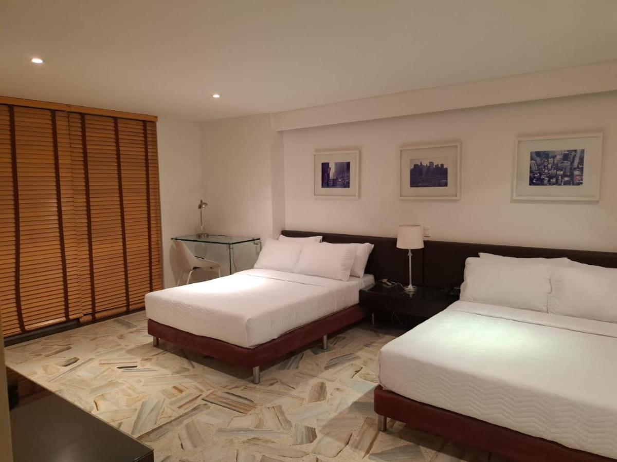 Hotel Aw Luxor Versalles 3*