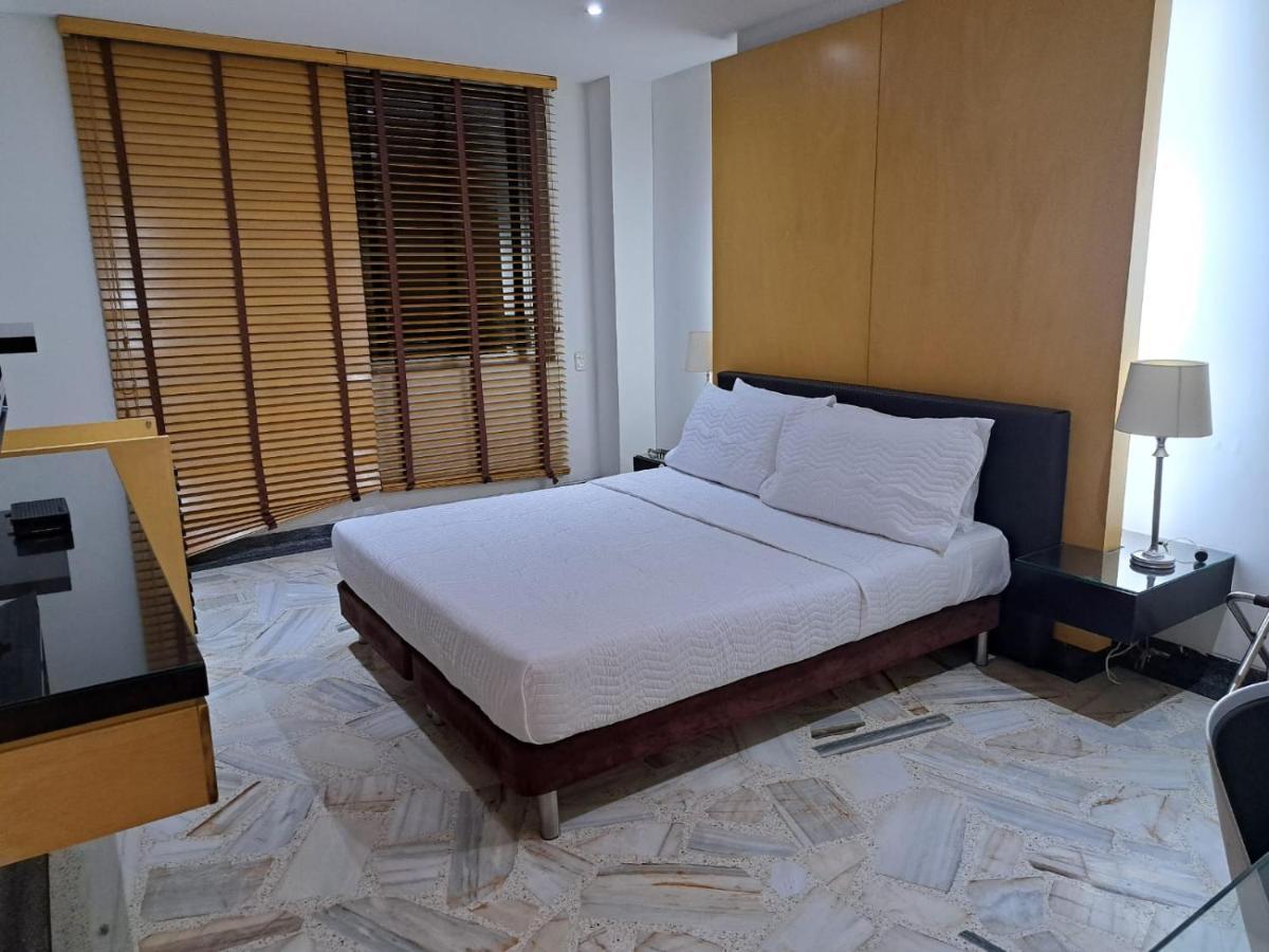 Aw Luxor Versalles 3*
