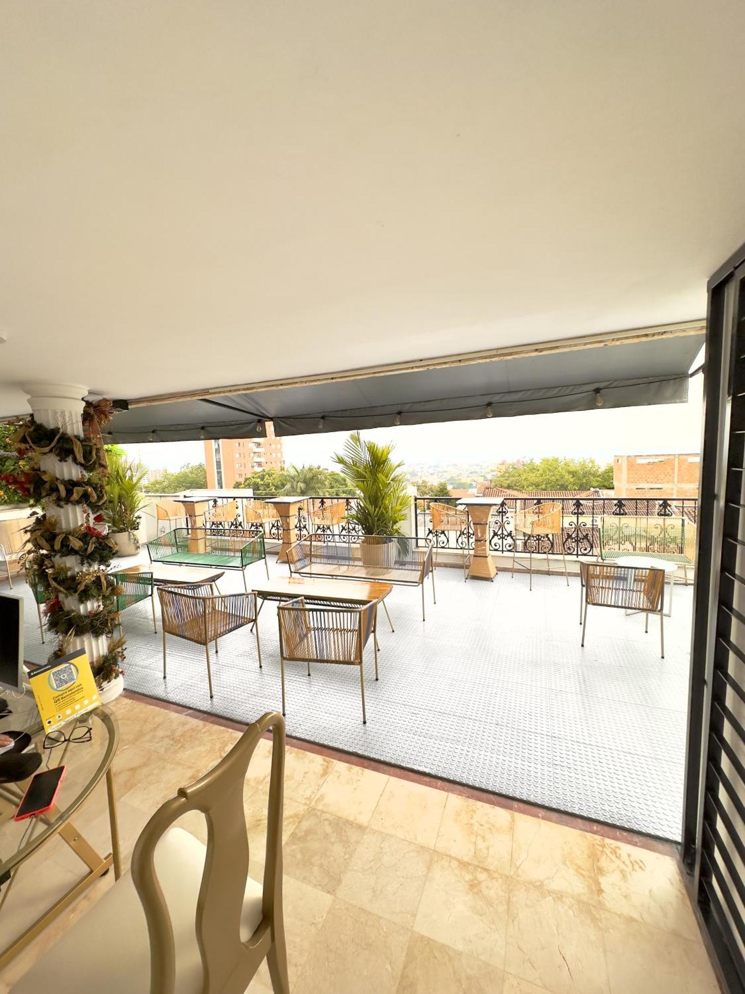 The View & Lounge Hostal *