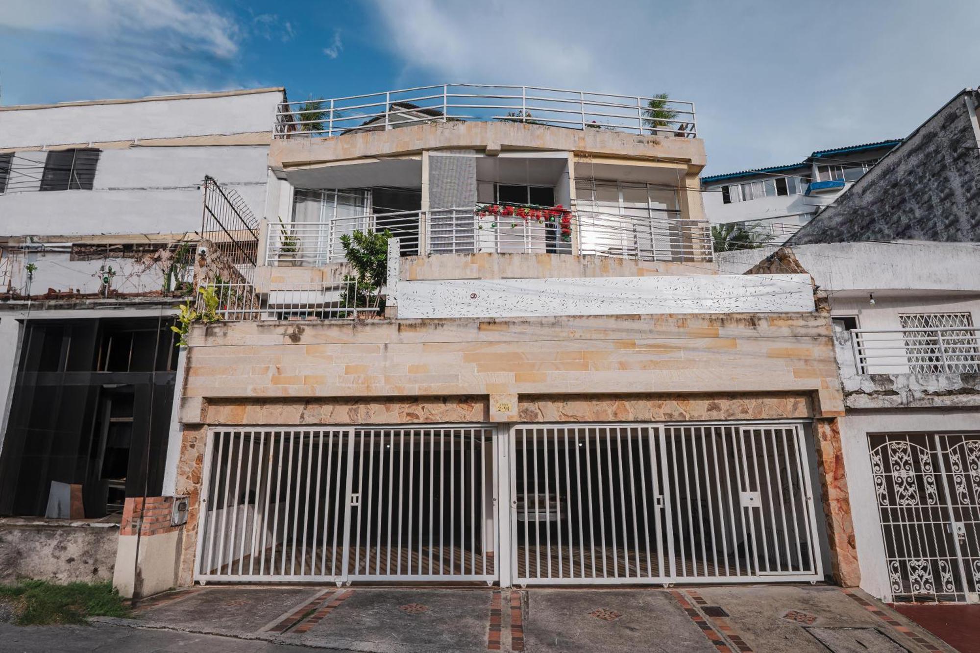 Flora New & Beautiful With Rooftop Apartamento Cali