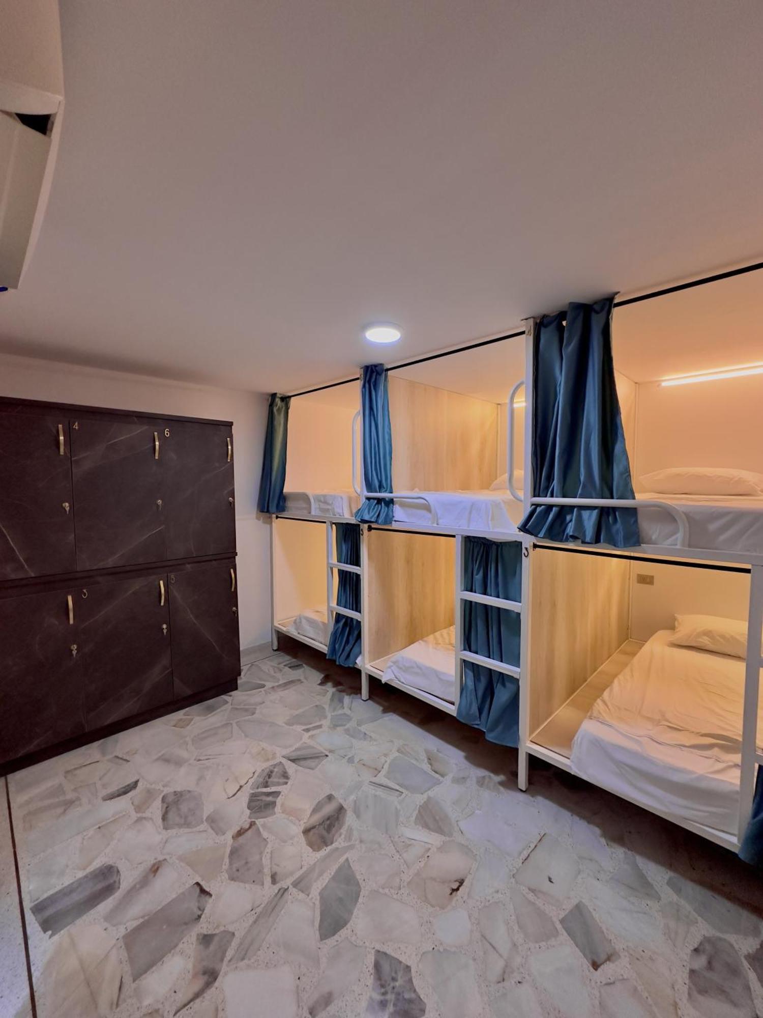 The View & Lounge Hostal *