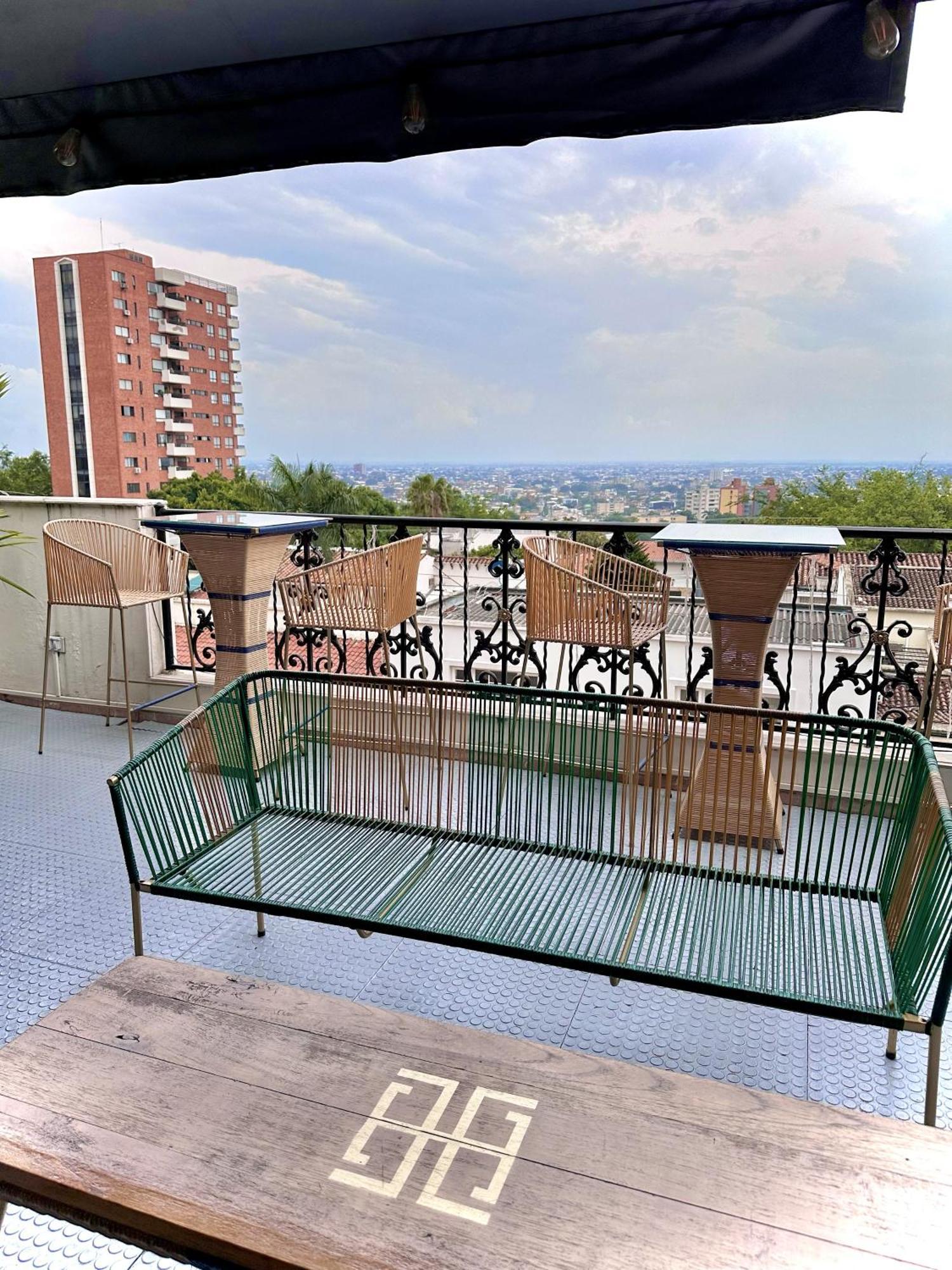 The View & Lounge Hostal *