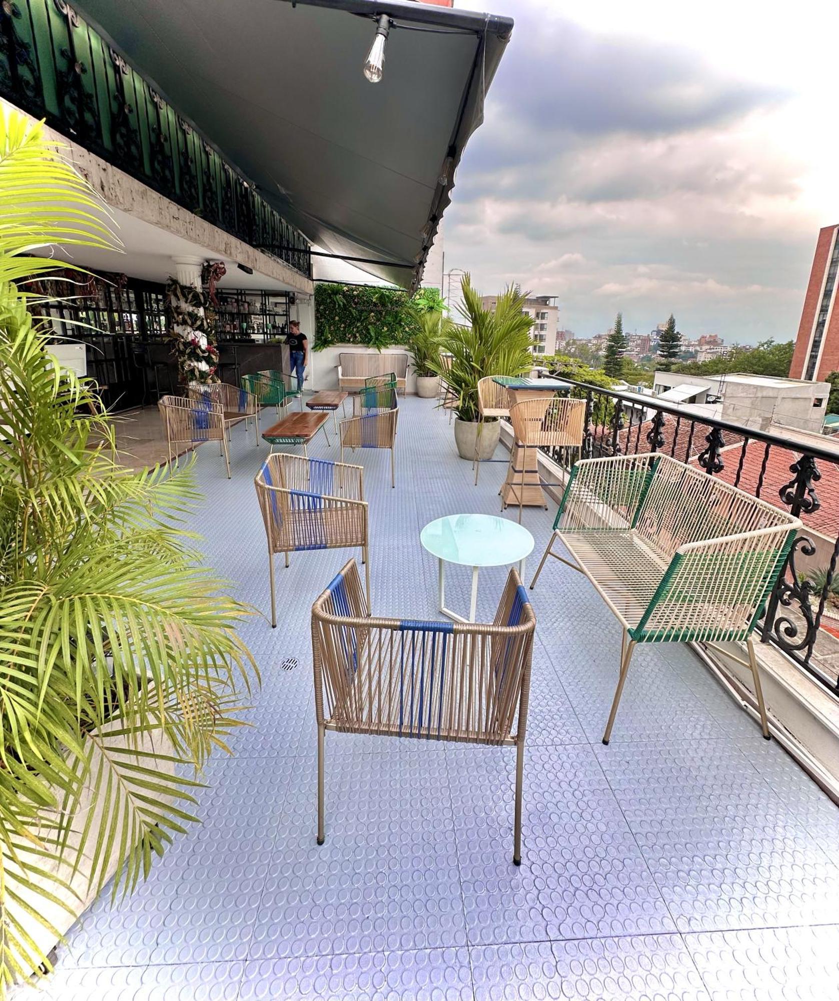 The View & Lounge Hostal Cali