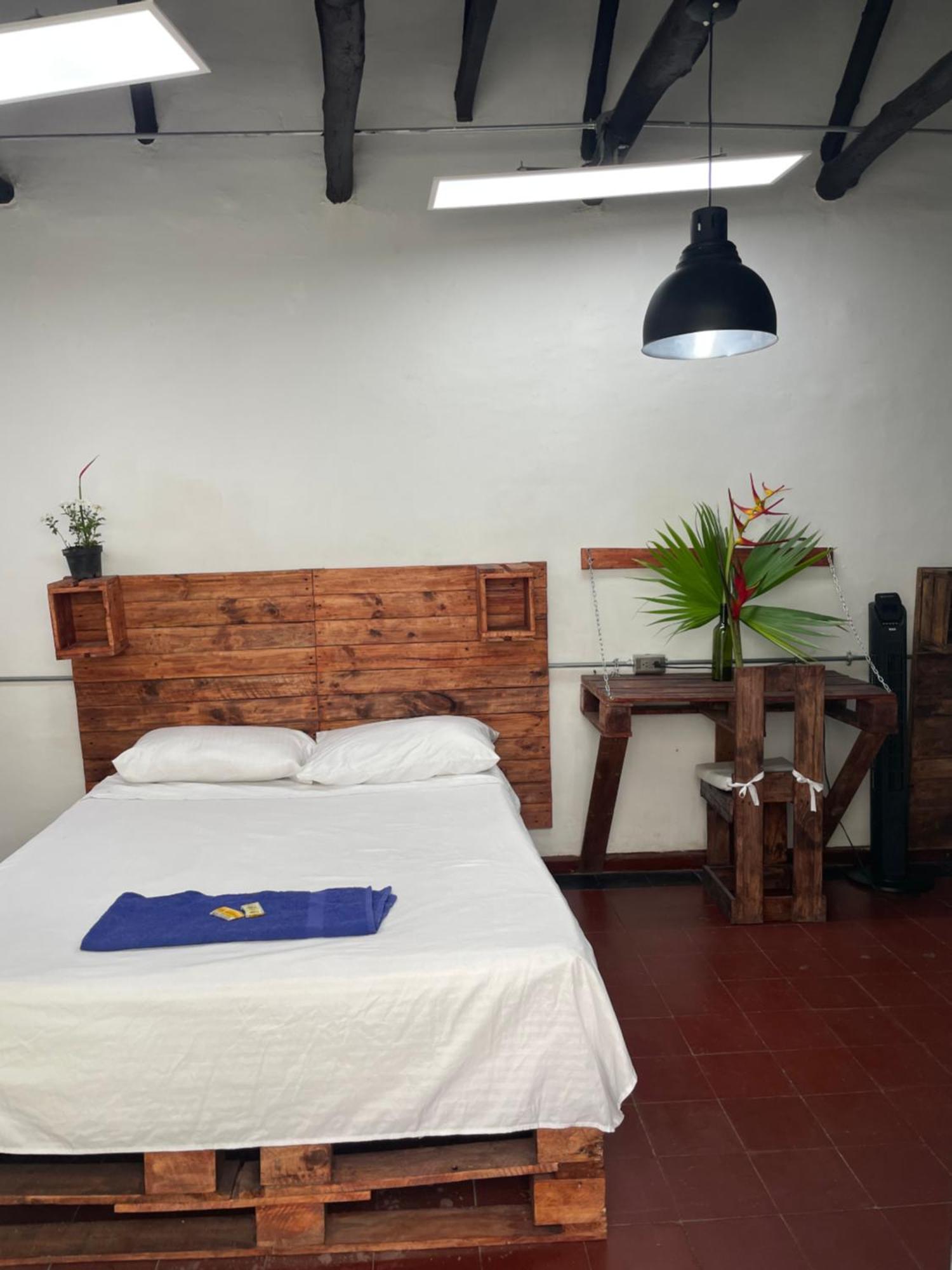 Casa Colonial En Pleno Centro Histórico De Cali- Se Alquila La Casa Entera 10 O 11 Personas O Por Habitación en casa particular *