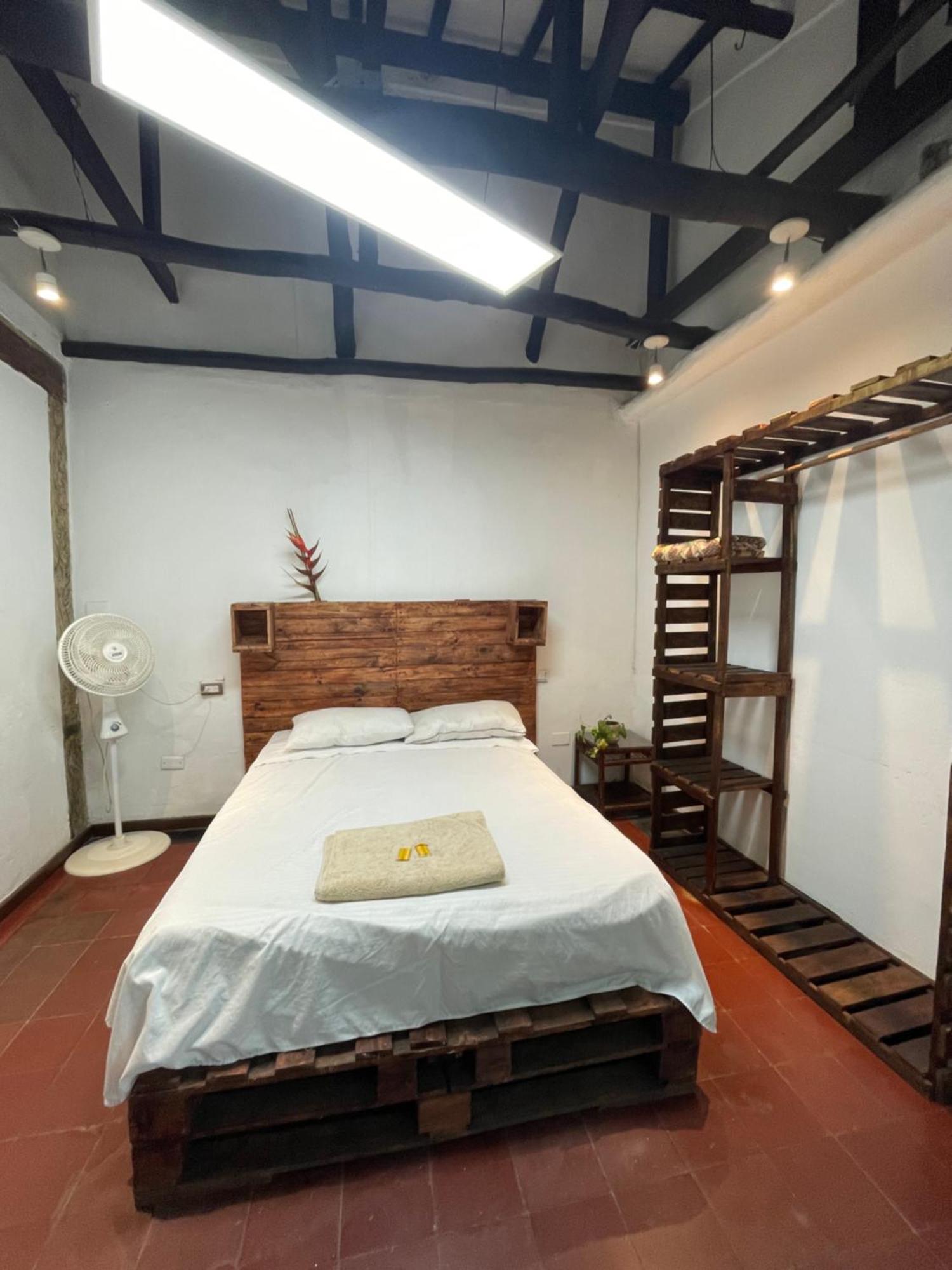 Habitación en casa particular Casa Colonial En Pleno Centro Histórico De Cali- Se Alquila La Casa Entera 10 O 11 Personas O Por