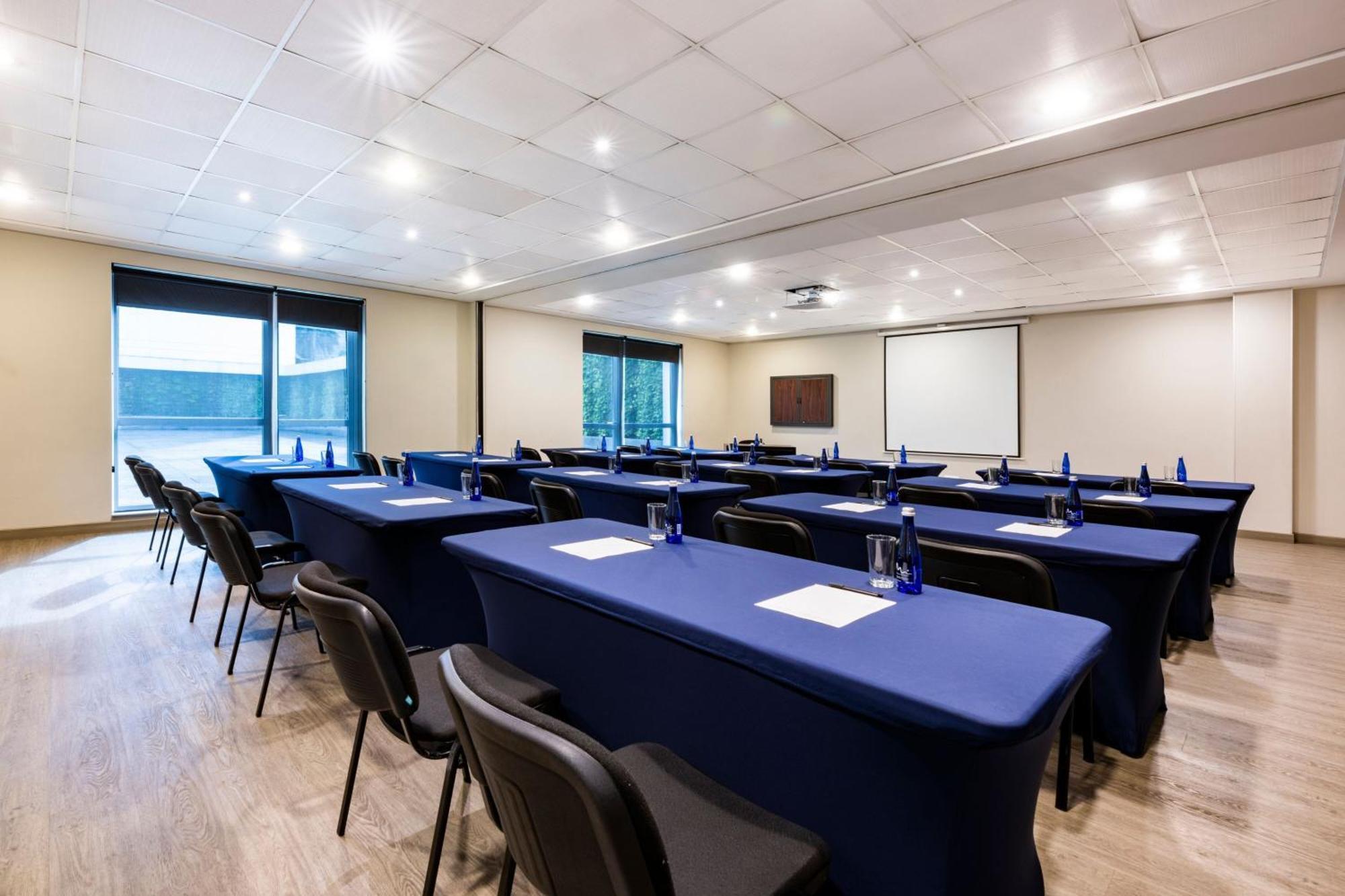 Hotel Express By Marriott Colombia 4*