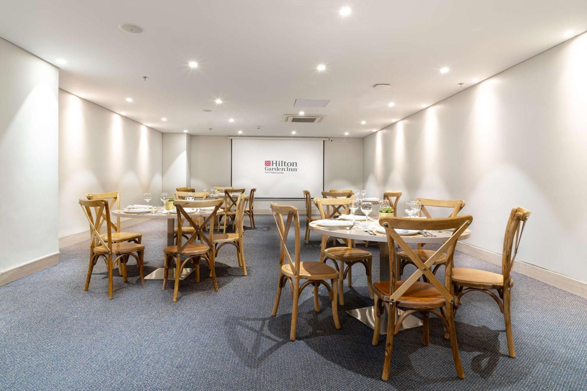 Hilton Garden Ciudad Jardin Hotel