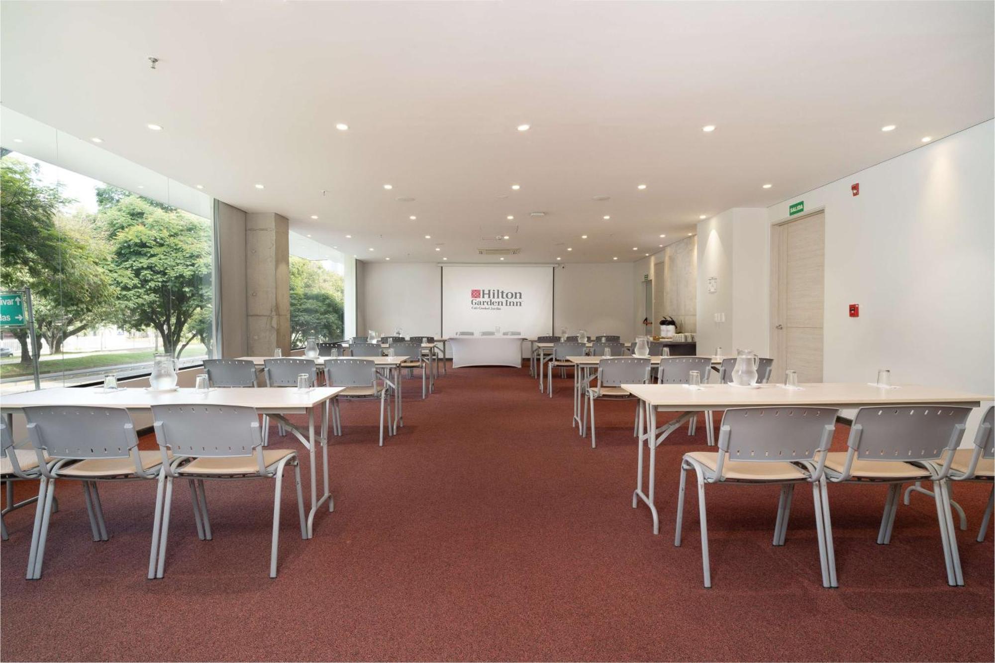 Hilton Garden Ciudad Jardin 4*