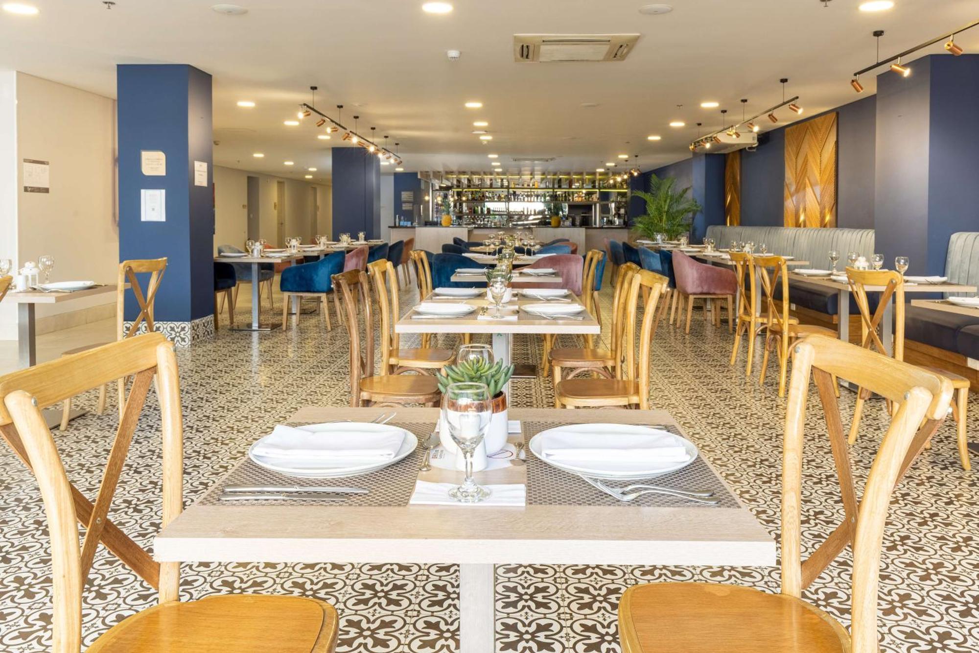 Hilton Garden Ciudad Jardin 4*