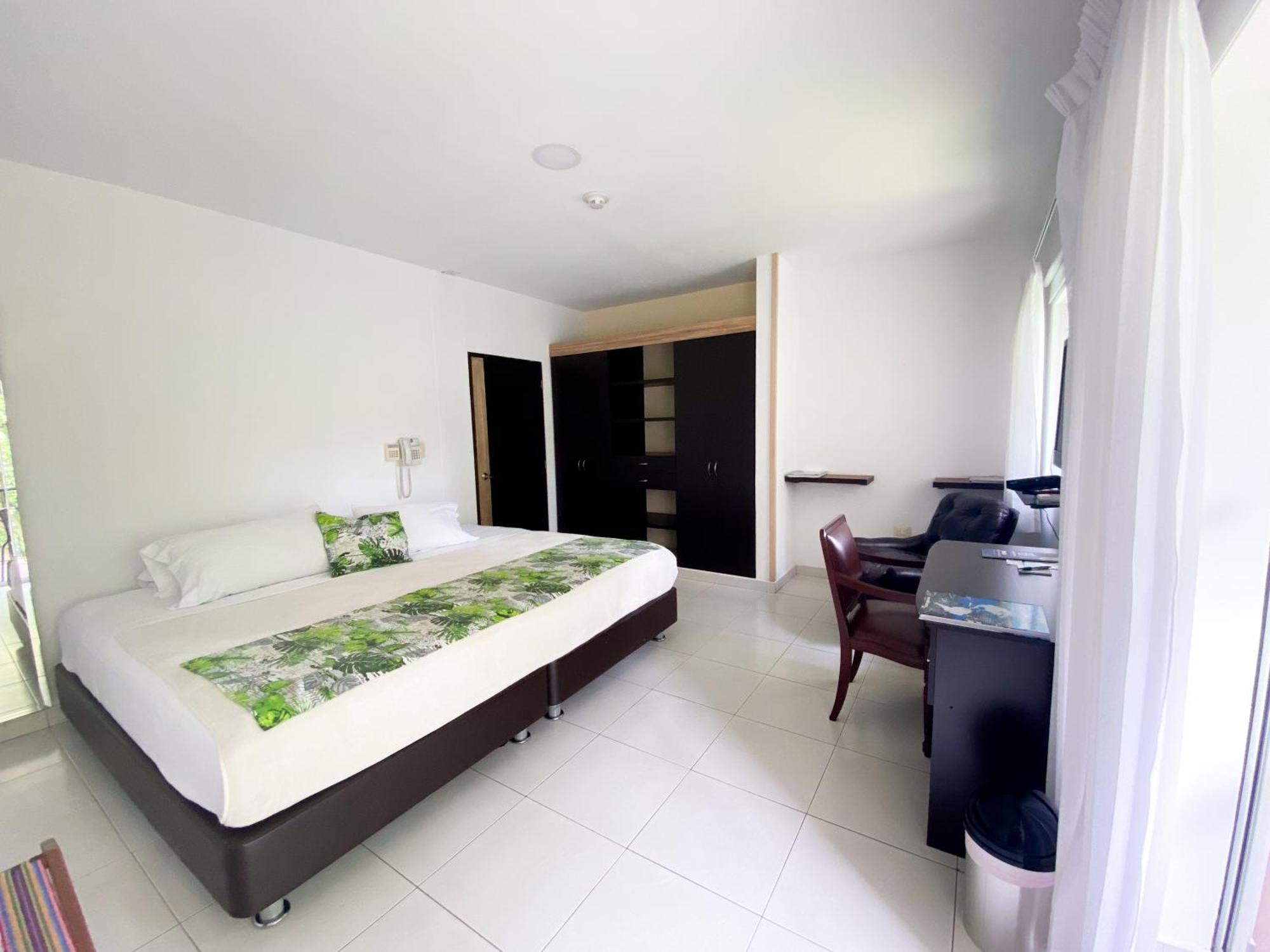 Hotel Campestre Santa Monica Pance 4*