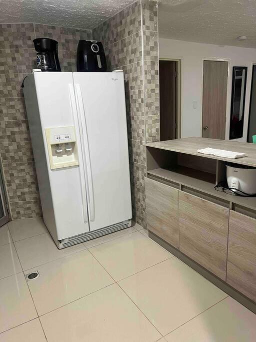 Apto De Lujo 101, 2 Hab 3 Banos Apartamento Cali